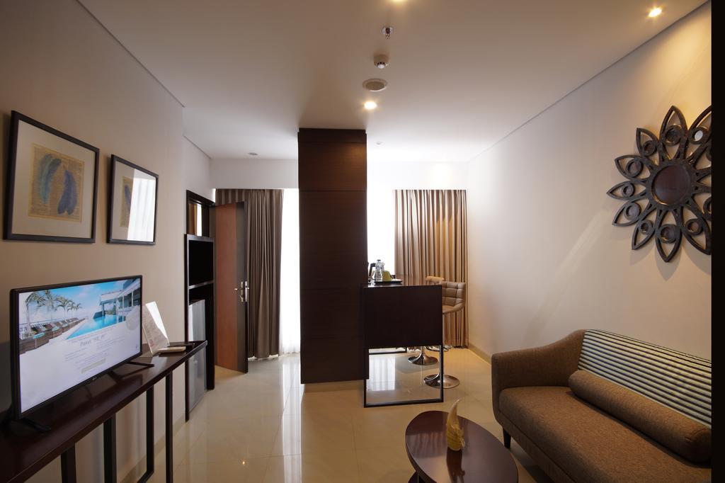 Primebiz Tegal Hotel Buitenkant foto